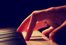 捷克球员奥乔利宣布离开勒沃库森，新征程在即